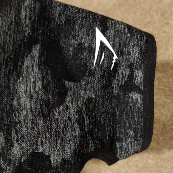 Gymshark Long Sleeved Crop Top Size S - Picture 4 of 4